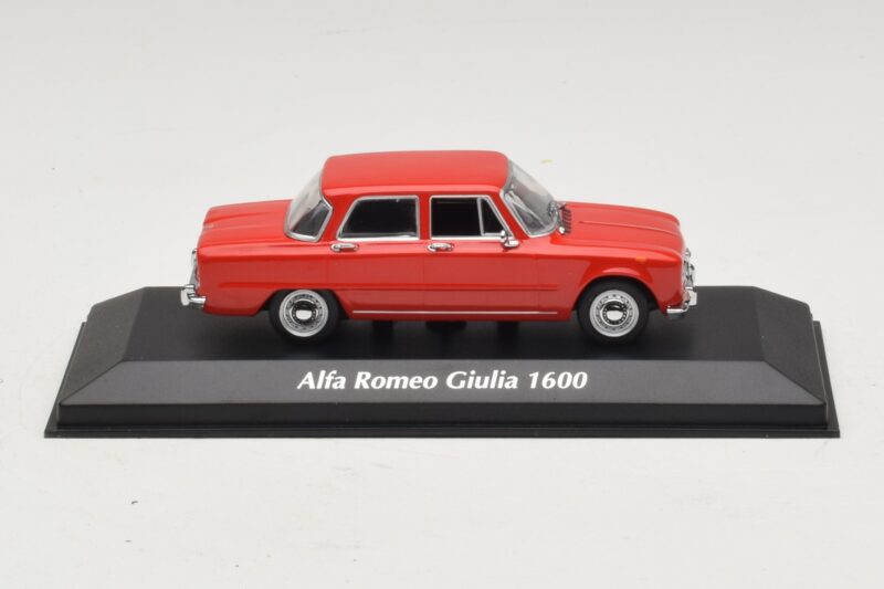 Alfa Romeo Giulia 1600 Raudonas Maxichamps 1:43 940120901 Metalas