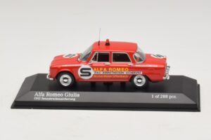 Alfa Romeo Giulia ONS Rennstreckensicherung 1973 Minichamps 1:43 Alfa Romeo Giulia ONS Rennstreckensicherung 1973 Minichamps 1:43 400120994 Metalas