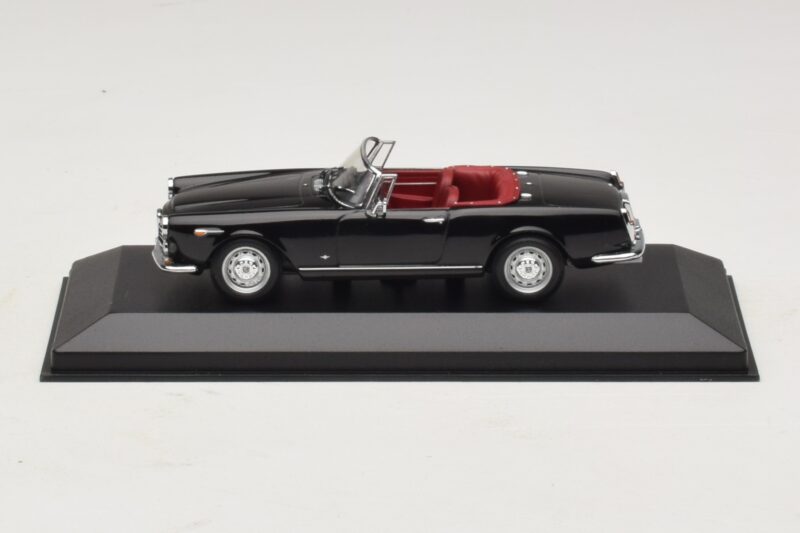 Alfa Romeo Giulia Spider Juodas Minichamps 1:43 Alfa Romeo Giulia Spider Juodas Minichamps 1:43 400120730 Metalas