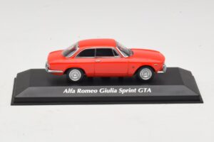 Alfa Romeo Giulia Sprint GTA Raudonas Maxichamps 1:43 940120440 Metalas