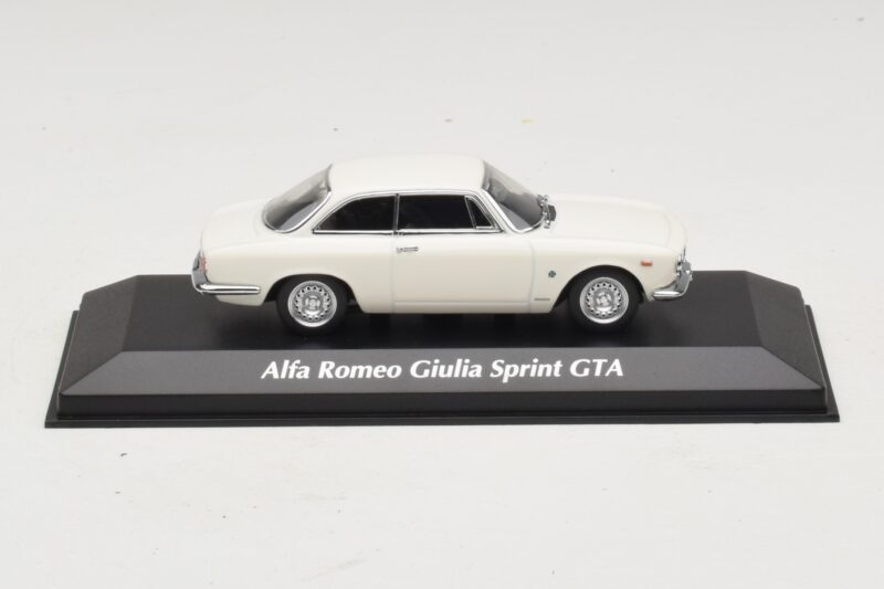 Alfa Romeo Giulia Sprint GTA Baltas Maxichamps 1:43 940120441 Metalas