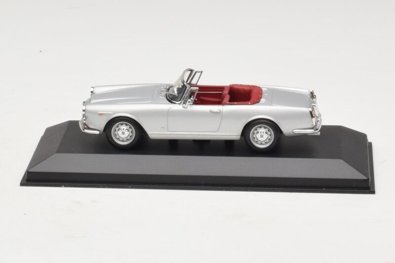 Alfa Romeo Spider 916 3.2 V6 24V Sidabrinis Minichamps 1:43 400120330 Metalas