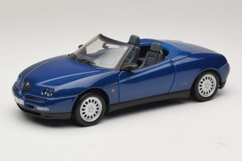 Alfa Romeo Spider 916 Mėlynas Maisto 1:18 31831 Metalas