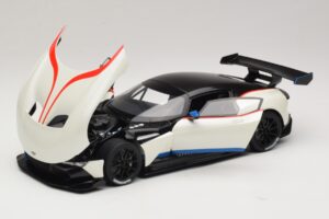 Aston Martin Vulcan Stratus White Su Mėlynomis ir Raudonomis Juostomis AUTOart 1:18 70261 Kompozitas - nuotrauka 2 iš 8