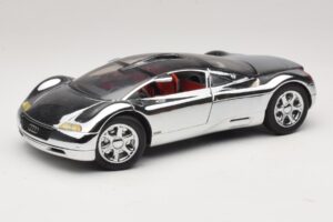 Audi Avus Quattro Chrome Silver Revell 1:18 08830 Metalas