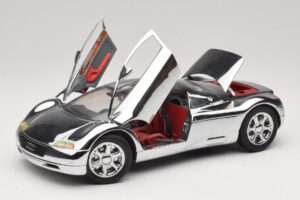 Audi Avus Quattro Chrome Silver Revell 1:18 08830 Metalas - nuotrauka 2 iš 8