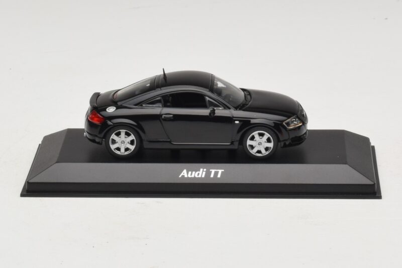 Audi TT 8N Juodas Maxichamps 1:43 940017221 Metalas