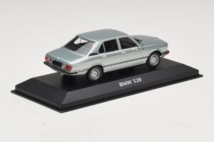 BMW 520 E12 Šviesiai Mėlyna Metalik Maxichamps 1:43 940023002 Metalas - nuotrauka 2 iš 5