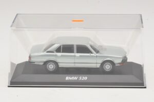 BMW 520 E12 Šviesiai Mėlyna Metalik Maxichamps 1:43 940023002 Metalas - nuotrauka 4 iš 5