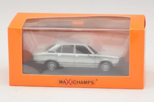 BMW 520 E12 Šviesiai Mėlyna Metalik Maxichamps 1:43 940023002 Metalas - nuotrauka 5 iš 5
