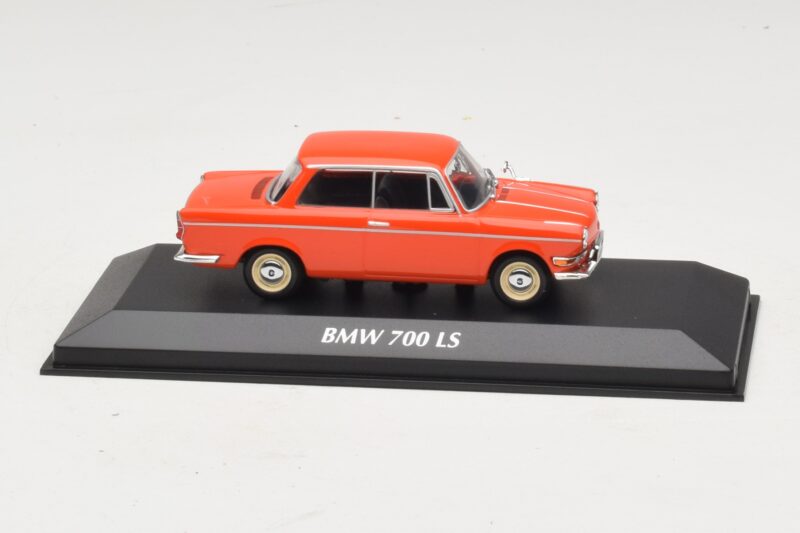 BMW 700 LS Raudonas Maxichamps 1:43 940023701 Metalas