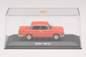 BMW 700 LS Raudonas Maxichamps 1:43 940023701 Metalas - nuotrauka 4 iš 5