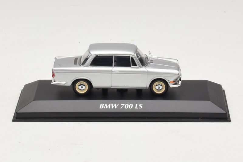 BMW 700 LS Sidabrinis Maxichamps 1:43 BMW 700 LS Sidabrinis Maxichamps 1:43 940023700 Metalas