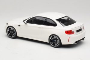 BMW M2 F87 Baltas Minichamps 1:18 155026104 Metalas - nuotrauka 5 iš 6