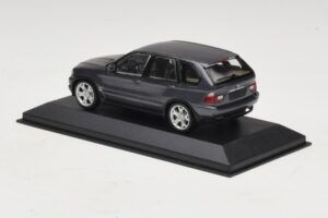 BMW X5 E53 4.4i Pilka Metalik Pakaitinė Dėžė Minichamps 1:43 80420393166-R1 Metalas - nuotrauka 3 iš 5