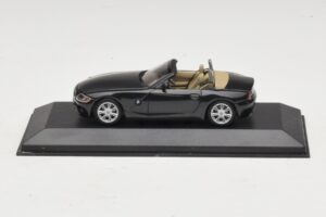 BMW Z4 E85 Juoda Metalik Pakaitinė Dėžė Minichamps 1:43 80420144055-R1 Metalas