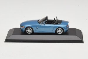 BMW Z4 E85 Šviesiai Mėlyna Metalik Pakaitinė Dėžė Minichamps 1:43 80420144054-R1 Metalas