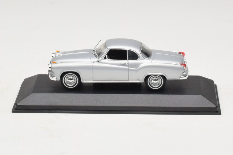 Borgward Isabella Kupė Sidabrinė Minichamps 1:43 Borgward Isabella Kupė Sidabrinė Minichamps 1:43 400096031 Metalas