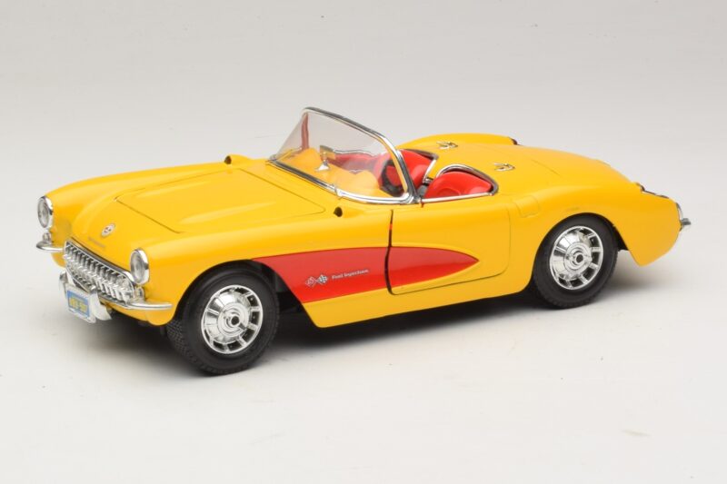 Chevrolet Corvette C1 Kabrioletas Geltonas Raudonas Bburago 1:18 3034-M2 Metalas