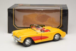 Chevrolet Corvette C1 Kabrioletas Geltonas Raudonas Bburago 1:18 3034-M2 Metalas - nuotrauka 8 iš 8