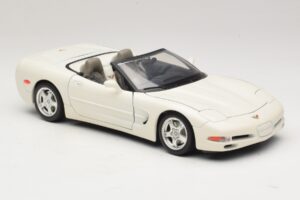Chevrolet Corvette C5 Kabrioletas Baltas Bburago 1:18 3076-P1 Metalas - nuotrauka 6 iš 8