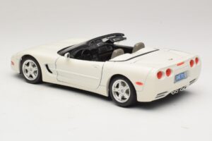 Chevrolet Corvette C5 Kabrioletas Baltas Bburago 1:18 3076-P1 Metalas - nuotrauka 7 iš 8