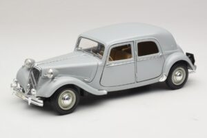 Citroen 15CV Six Pilkas Maisto 1:18 31837 Metalas