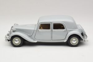 Citroen 15CV Six Pilkas Maisto 1:18 31837 Metalas - nuotrauka 4 iš 8