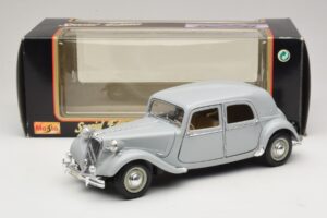 Citroen 15CV Six Pilkas Maisto 1:18 31837 Metalas - nuotrauka 8 iš 8