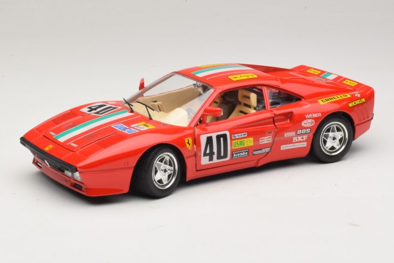 Ferrari 288 GTO #40 Raudonas Bburago 1:18 3027-P4 Metalas