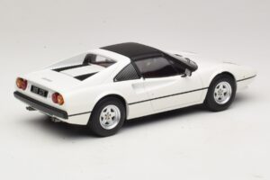 Ferrari 308 GTS Baltas MCG 1:18 MCG18664 Metalas - nuotrauka 2 iš 6