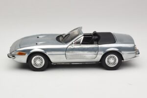 Ferrari 365 GTS Chrome Silver Hot Wheels 1:18 25738 Metalas - nuotrauka 4 iš 8