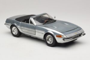 Ferrari 365 GTS Chrome Silver Hot Wheels 1:18 25738 Metalas - nuotrauka 6 iš 8