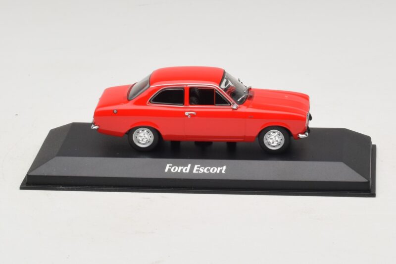 Ford Escort Mk1 Raudonas Maxichamps 1:43 940081001 Metalas
