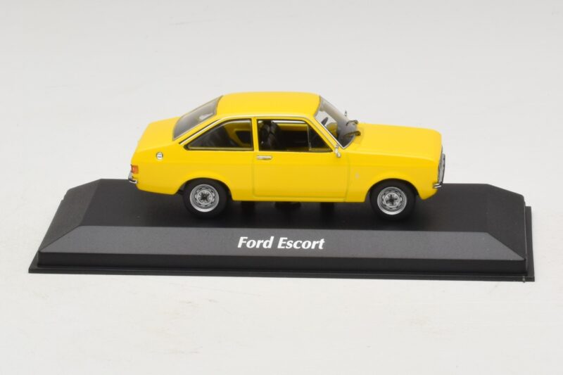 Ford Escort Mk2 Geltonas Maxichamps 1:43 Ford Escort Mk2 Geltonas Maxichamps 1:43 940084100 Metalas