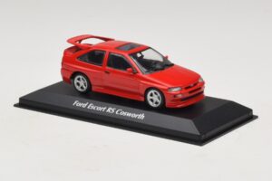Ford Escort RS Cosworth Raudonas Maxichamps 1:43 940082100 Metalas - nuotrauka 3 iš 5