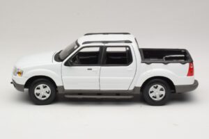 Ford Explorer Sport Trac Baltas Maisto 1:18 36891 Metalas - nuotrauka 4 iš 8