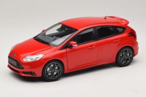 Ford Focus ST Mk2 Raudona Minichamps 1:18 110082002 Metalas