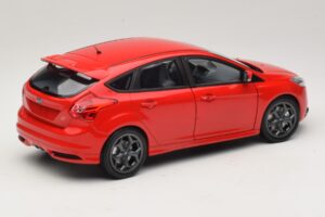 Ford Focus ST Mk2 Raudona Minichamps 1:18 110082002 Metalas - nuotrauka 3 iš 8