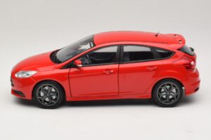 Ford Focus ST Mk2 Raudona Minichamps 1:18 110082002 Metalas - nuotrauka 4 iš 8