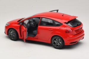 Ford Focus ST Mk2 Raudona Minichamps 1:18 110082002 Metalas - nuotrauka 5 iš 8