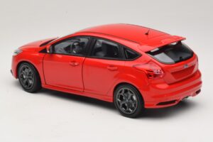 Ford Focus ST Mk2 Raudona Minichamps 1:18 110082002 Metalas - nuotrauka 7 iš 8