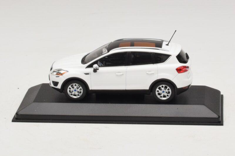 Ford Kuga Mk1 Baltas Atstovo Leidimas Minichamps 1:43 KUGA002 Metalas