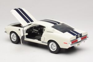 Ford Shelby GT500KR Baltas Road Legends 1:18 92168 Metalas - nuotrauka 5 iš 8