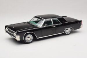 Lincoln Continental Juodas KK-Scale 1:18 KKDC181483 Metalas