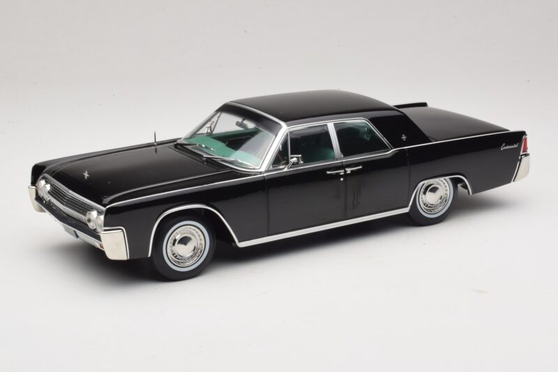 Lincoln Continental Juodas KK-Scale 1:18 KKDC181483 Metalas