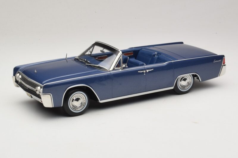 Lincoln Continental Convertible Mėlyna Metalik The Lincoln Lawyer KK-Scale 1:18 KKDC181522 Metalas