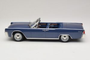 Lincoln Continental Convertible Mėlyna Metalik The Lincoln Lawyer KK-Scale 1:18 KKDC181522 Metalas - nuotrauka 4 iš 7