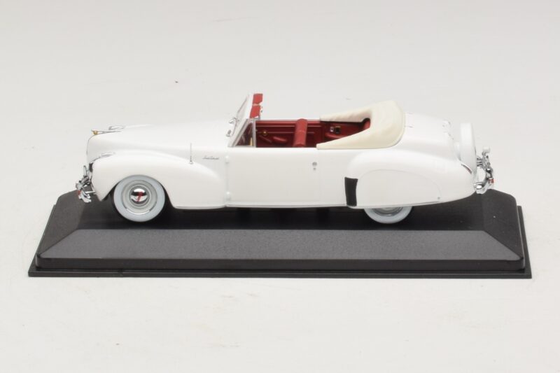 Lincoln Continental Kabrioletas Balta Minichamps 1:43 400082501 Metalas