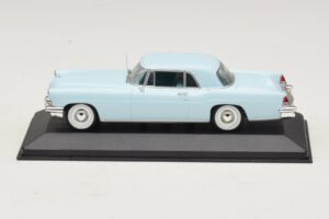 Lincoln Continental Mark II Šviesiai Mėlyna Minichamps 1:43 Lincoln Continental Mark II Šviesiai Mėlyna Minichamps 1:43 400082304 Metalas